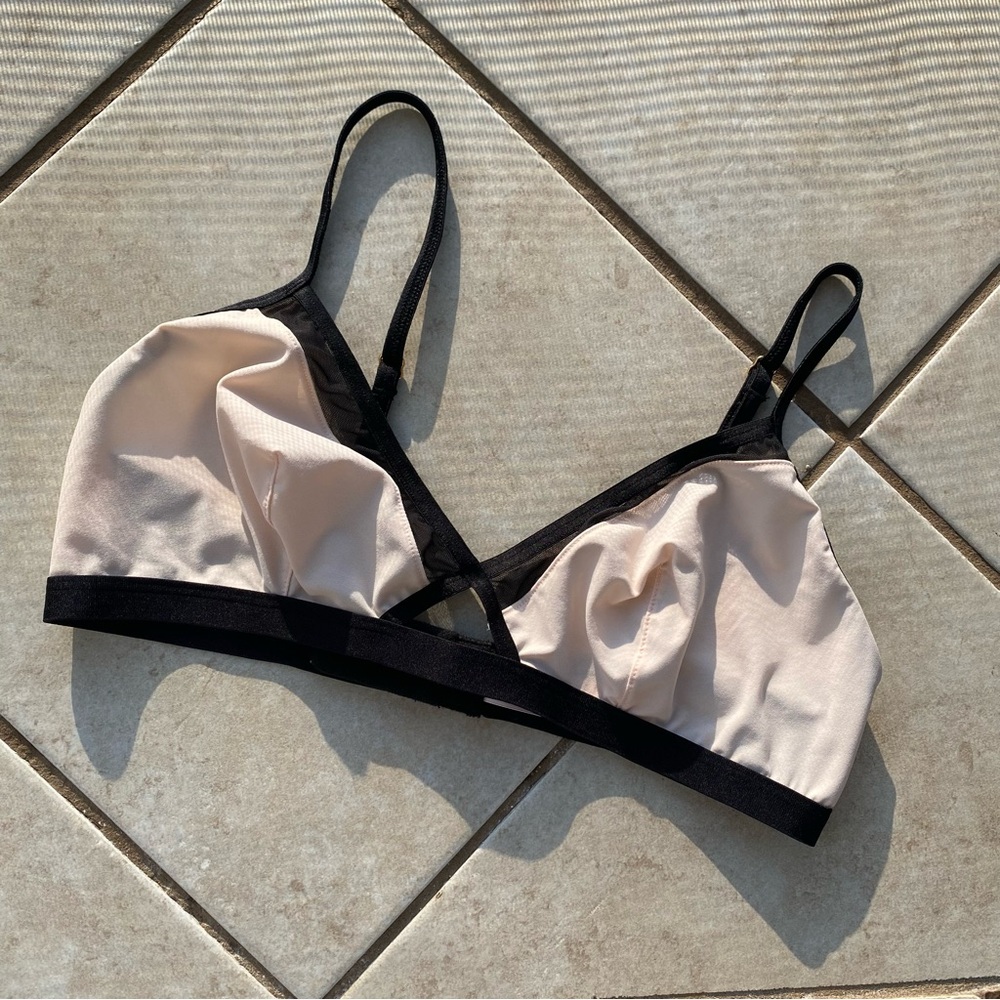 🌻Victoria’s Secret Bralette Pale Pink with Black Straps Size Medium